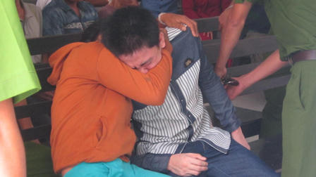 Hận tình, bạo dâm người yêu bên mộ đứa con xấu số